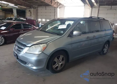2005 Honda Odyssey Touring z USA, uszkodzony, nr VIN 5FNRL38825B116237